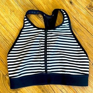 Size M rebook sports bra never worn